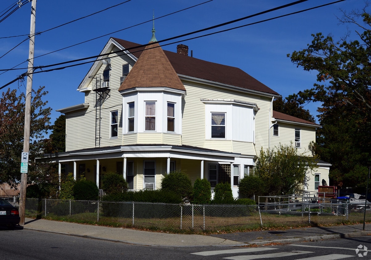 Building Photo - 211 Academy Ave
