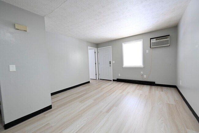 Building Photo - 26 Sunnyslope Dr