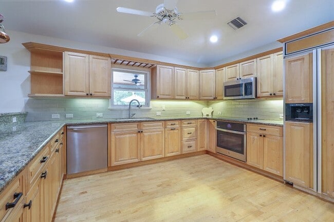 Building Photo - 16672 78th Dr N