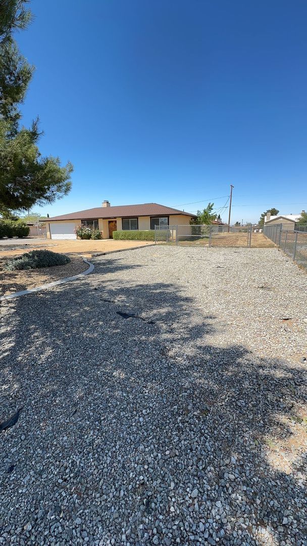 Foto del edificio - NEWLY UPDATED APPLE VALLEY HOME