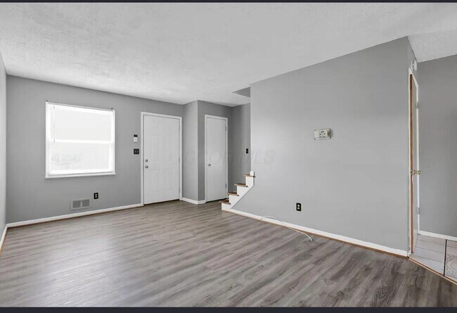 Foto del edificio - 1746 Pine Tree St S