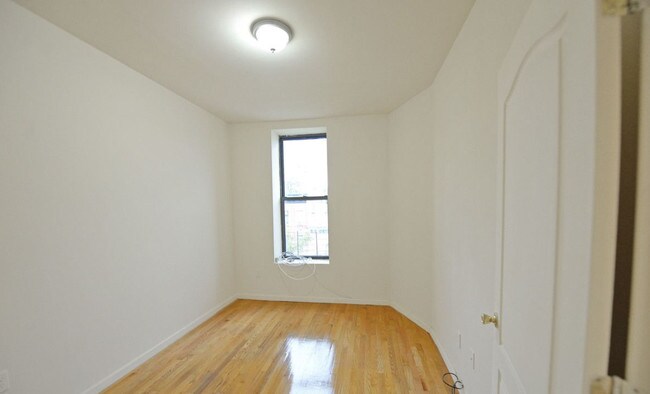 Building Photo - 203 E 116th St