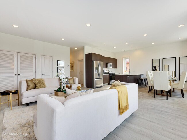 Foto del edificio - 6535 W Dickens Ave