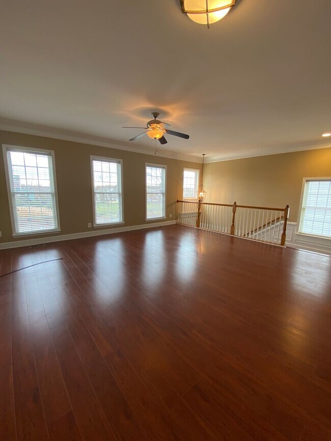Foto del edificio - Bright and Spacious End Unit Townhouse in ...
