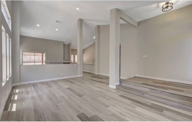 Foto del edificio - 1735 Navarre Ln