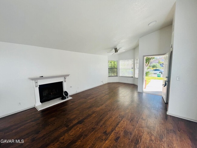 Foto del edificio - 42933 Guyman Ave