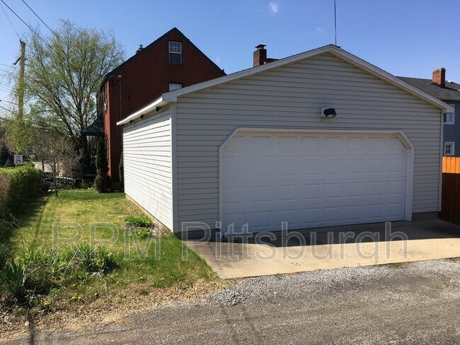 Building Photo - 1369 Woodbine St
