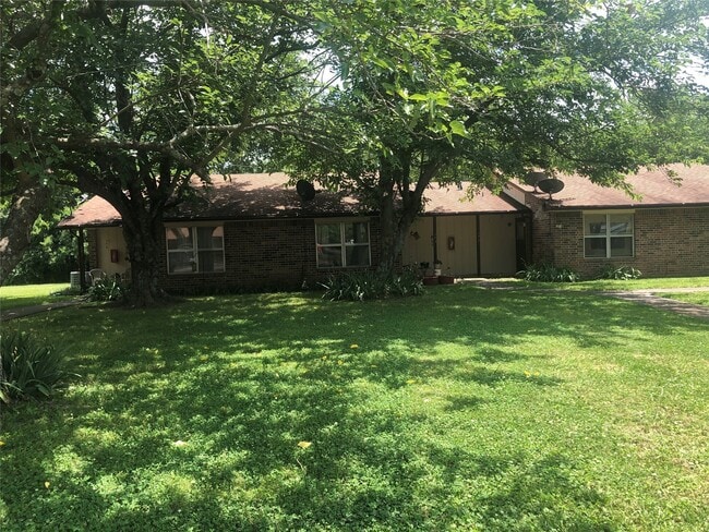 Building Photo - 709 Witt St