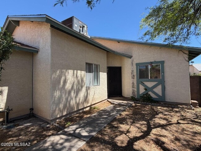 Building Photo - 9368 N Hampshire Dr