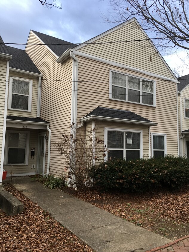 Primary Photo - 818 Rubel Ave