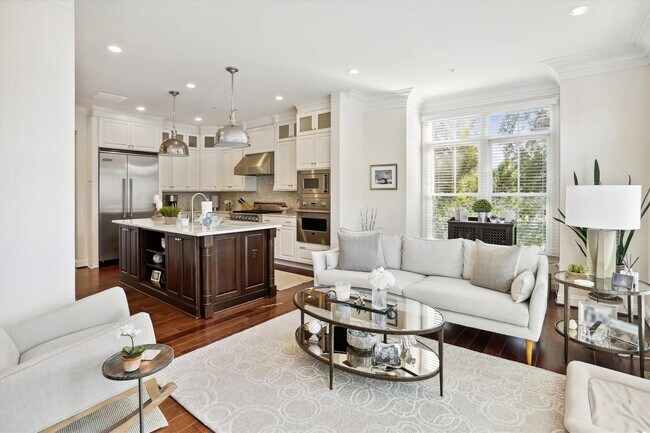 Foto del edificio - Jaw Dropping 4BR (plus a den), 4.5BA End U...