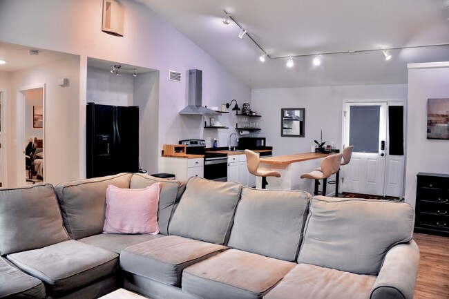 Foto del edificio - 1307 Dryden Rd