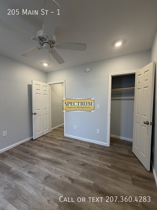 Building Photo - 205 Main St