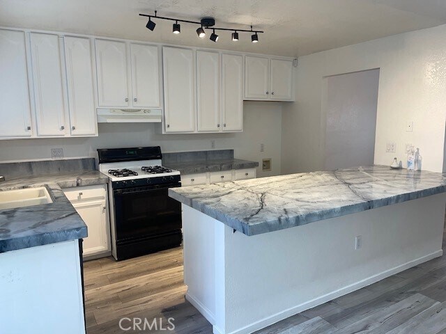 Building Photo - 517 S Hewes St