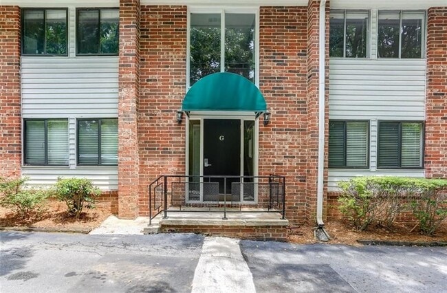 Building Photo - 4266 Roswell Rd NE