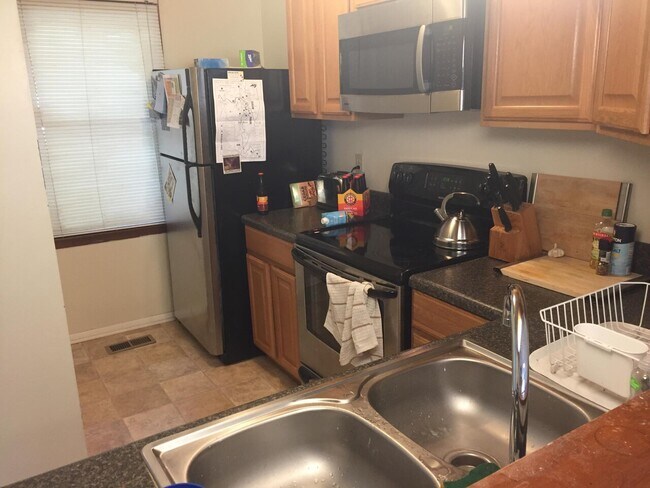 Building Photo - Astor