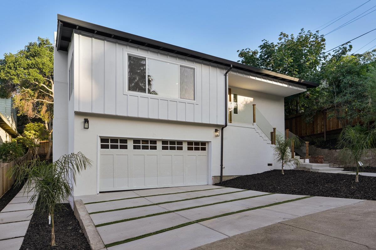 Primary Photo - 1560 Alturas Dr