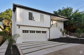 Building Photo - 1560 Alturas Dr