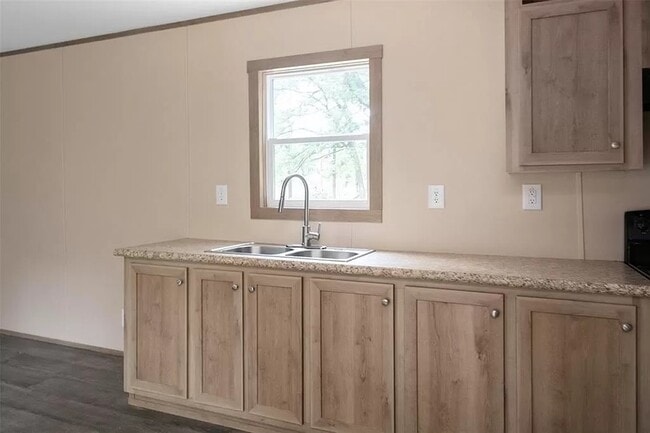 Building Photo - 102 Skylark Dr