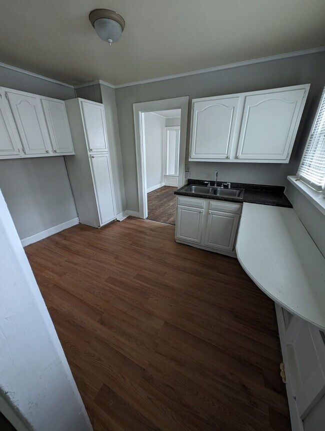 Foto del edificio - Spacious 2 bedroom 1 bath Home\