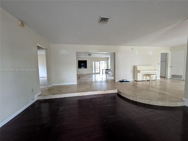 Building Photo - 1900 NE 186th St