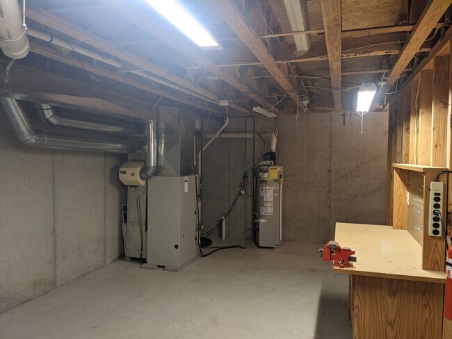 Building Photo - 311 Summit Dr