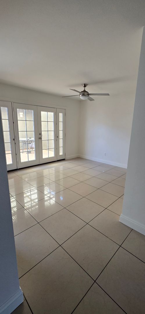 Building Photo - Centrally Located Redlands Townhome