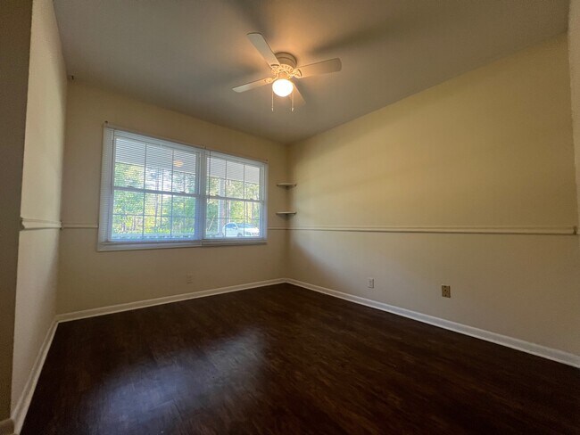 Foto del edificio - 109 Pound Dr