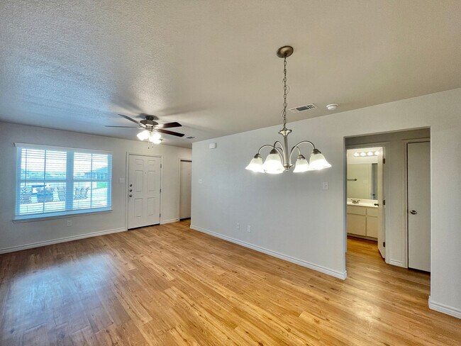 Building Photo - 1806 Montell St