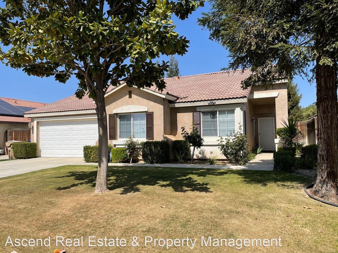 3 br, 2 bath House 10208 Pyramid Peak Dr House Rental in