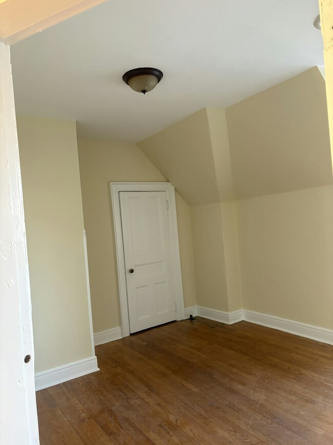 Building Photo - 509 Monroe Ave