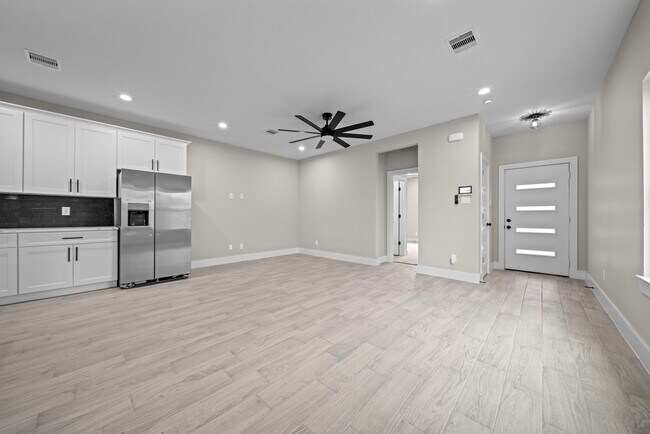 Foto del edificio - 929 Green Meadow Ln