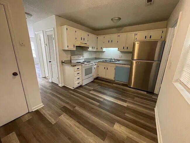 Foto del edificio - 106 Kimeran Ln