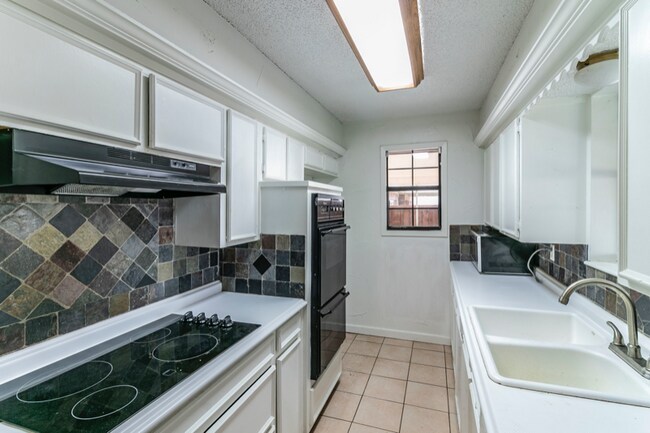 Building Photo - 104 Scenic Dr