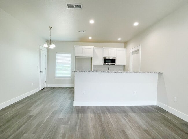 Building Photo - Beautiful 3bd 2ba in New neighborhood