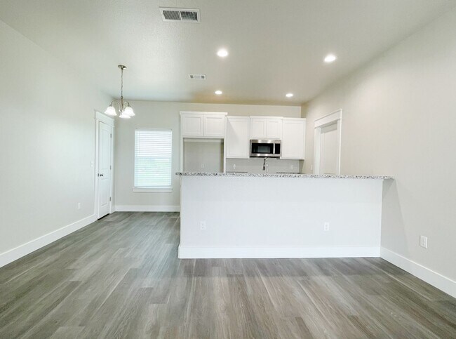 Building Photo - Brand New/Open floor plan/Foam Insulation/...