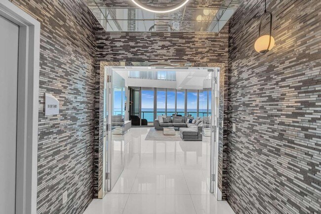 Foto del edificio - 17121 Collins Ave