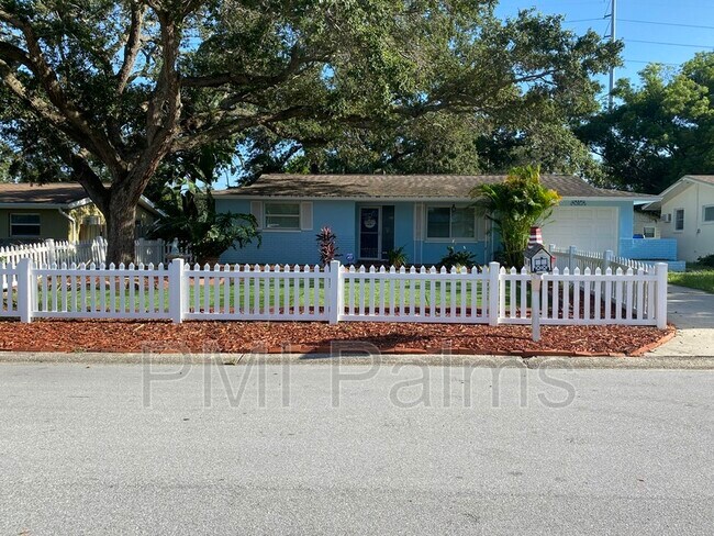 Building Photo - 649 Jacaranda St