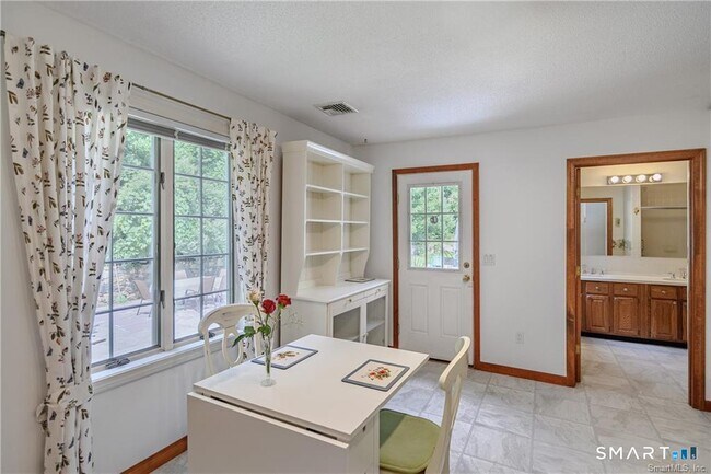 Foto del edificio - 144 Munn Rd