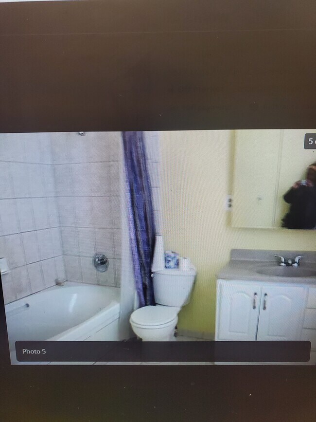 Baño - 5517 Edna Ave