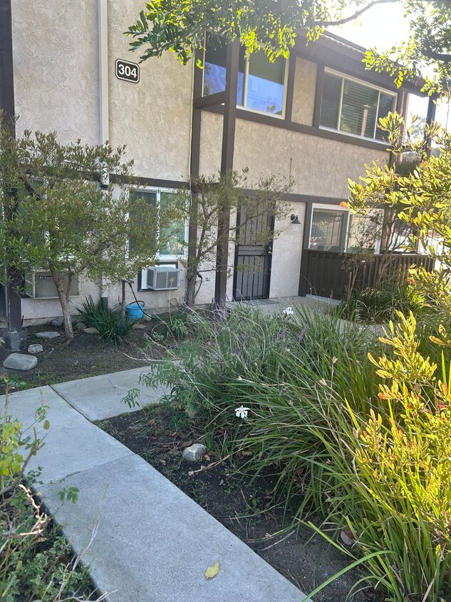 Primary Photo - Charming 2BD/2Bth Condo