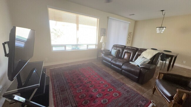 Foto del edificio - Sunland Springs Village