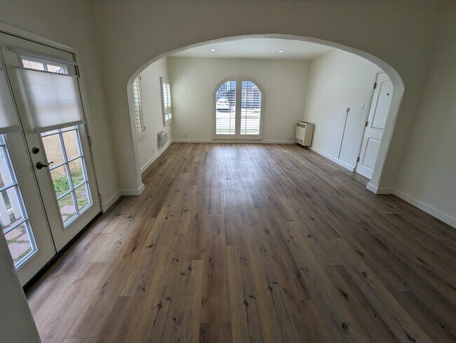 Foto del edificio - 452 S Oakhurst Dr