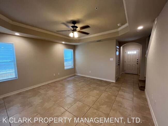 Foto del edificio - 3 br, 2.5 bath House - 6407 MARCEL WAY #104