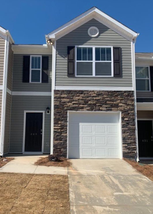 Foto del edificio - Spacious 3 Bed Townhouse with 2 Full Baths in Greer, SC -