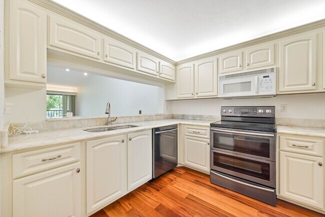 Foto del edificio - ** Berkshire Village ~ Updated Condo ~ Mov...