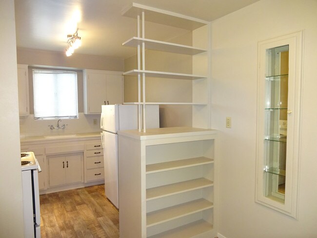 Building Photo - 5492 Carlson Dr