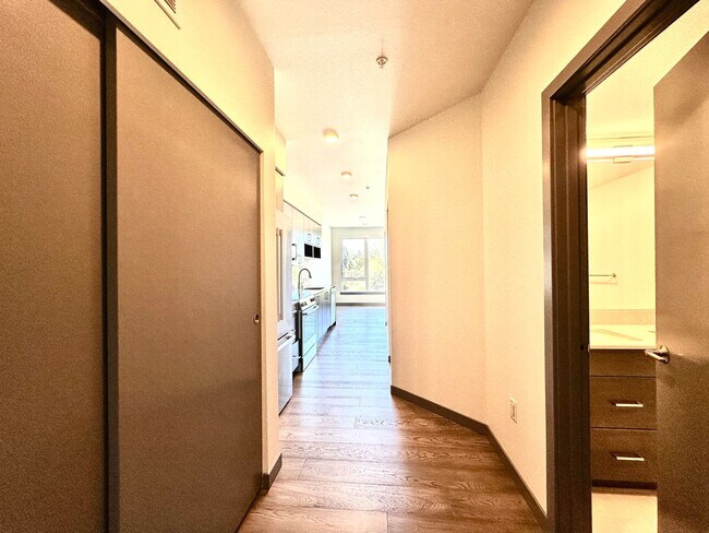 Foto del edificio - 1bd/1ba Kirkland Condo
