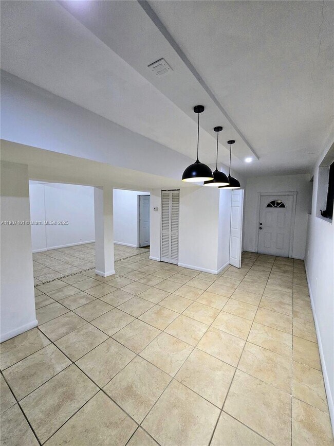 Foto del edificio - 120 NW 43rd Pl