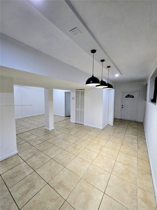 Building Photo - 120 NW 43rd Pl